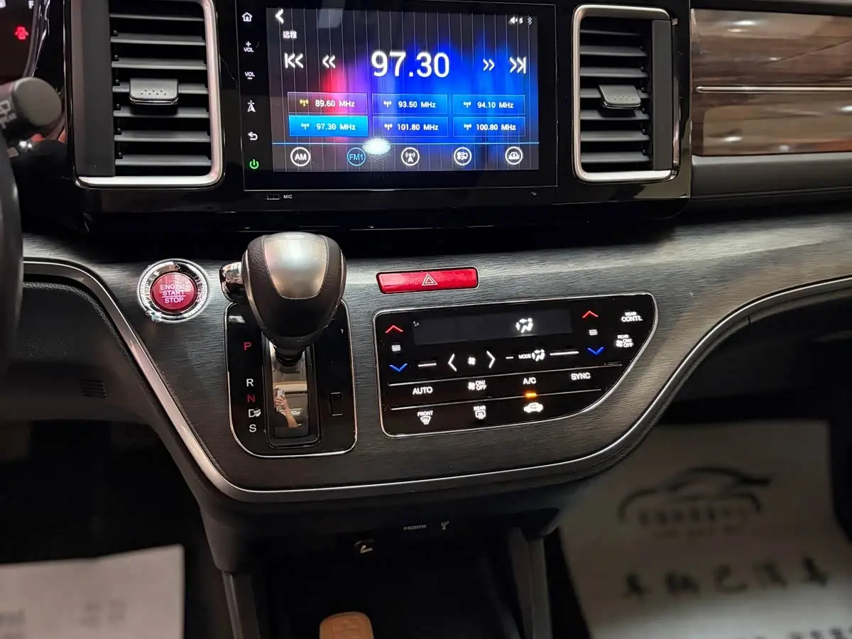 Honda Elysion 2016 — ფოტო 16/18