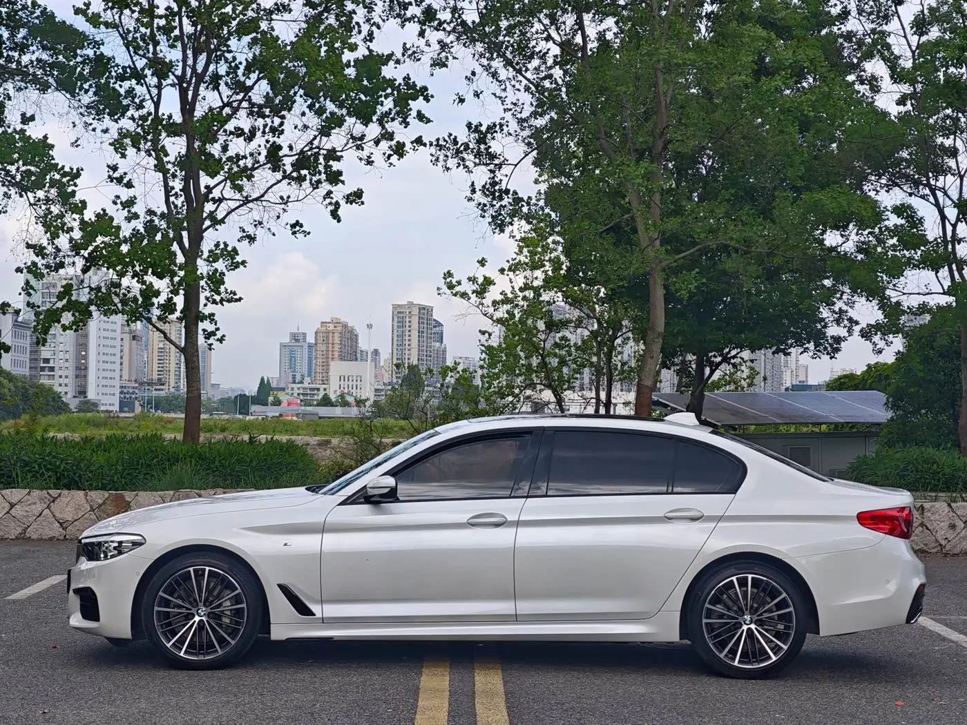 BMW 5 Series 2019 — Şəkil 11/15