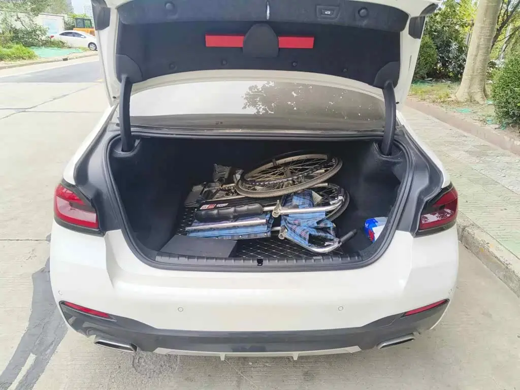 BMW 5 Series 2023 — Photo 5/12
