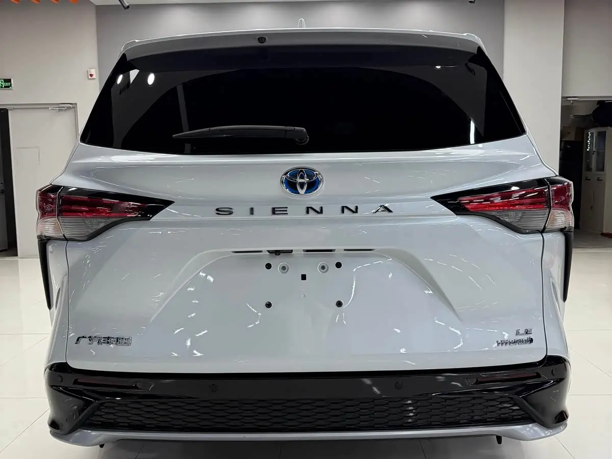 Toyota Sienna 2023 — Photo 6/15