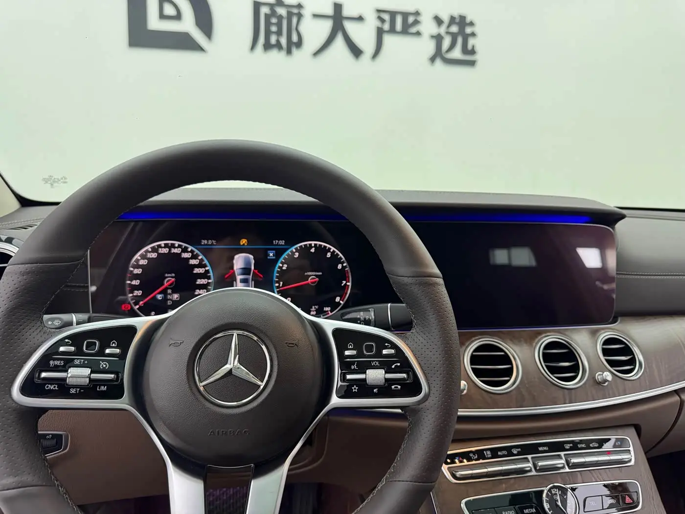 Mercedes-Benz E-Class 2019 — Фото 11/11