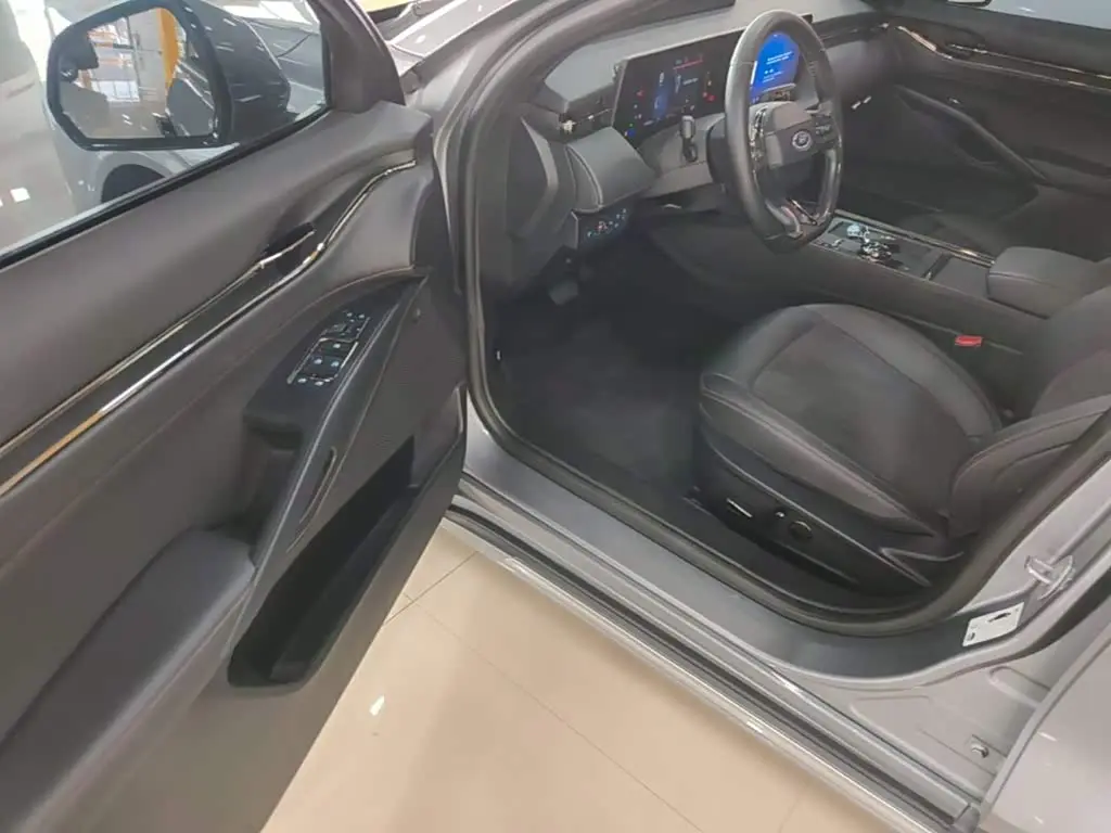 Ford Mondeo 2023 — Photo 12/20