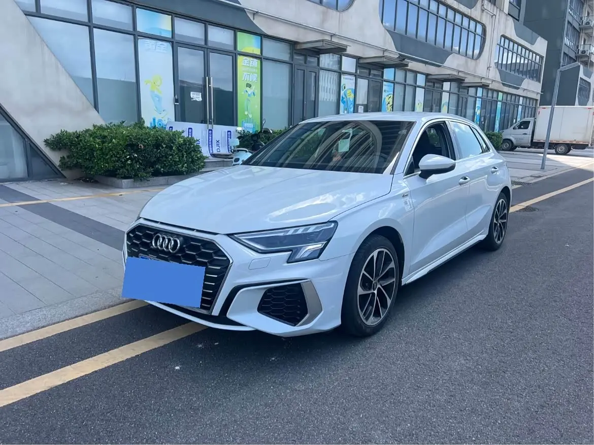 Audi A3 2023 — Photo 2/18