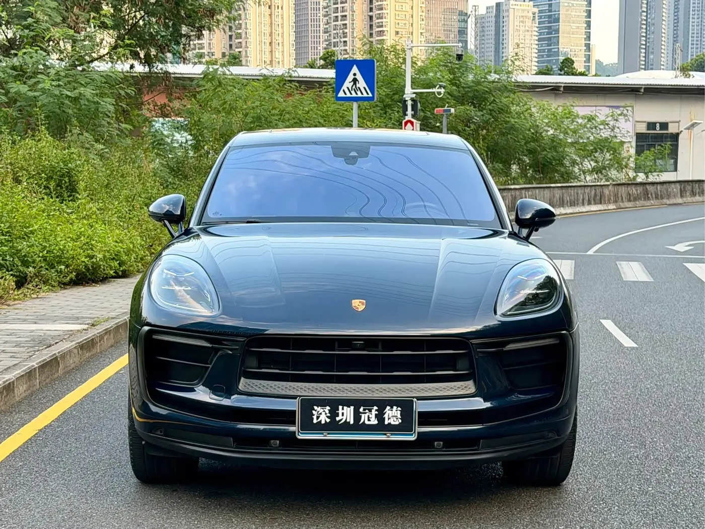 Porsche Macan 2023 — Фото 2/16
