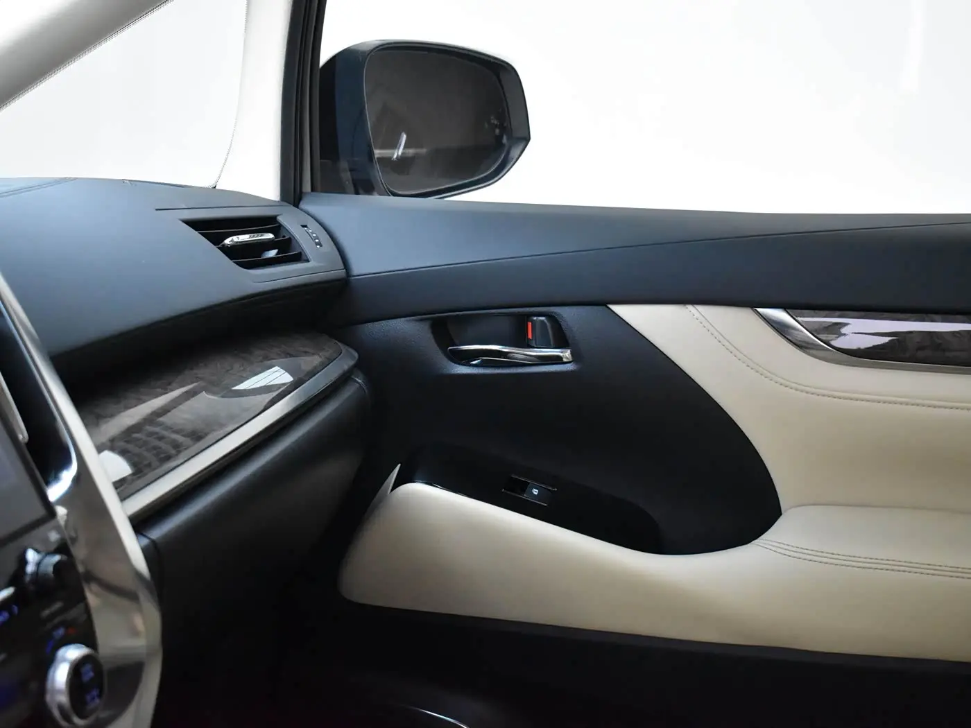 Toyota Vellfire 2021 — Photo 11/20