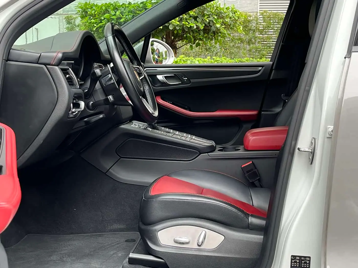 Porsche Macan 2018 — Photo 8/19