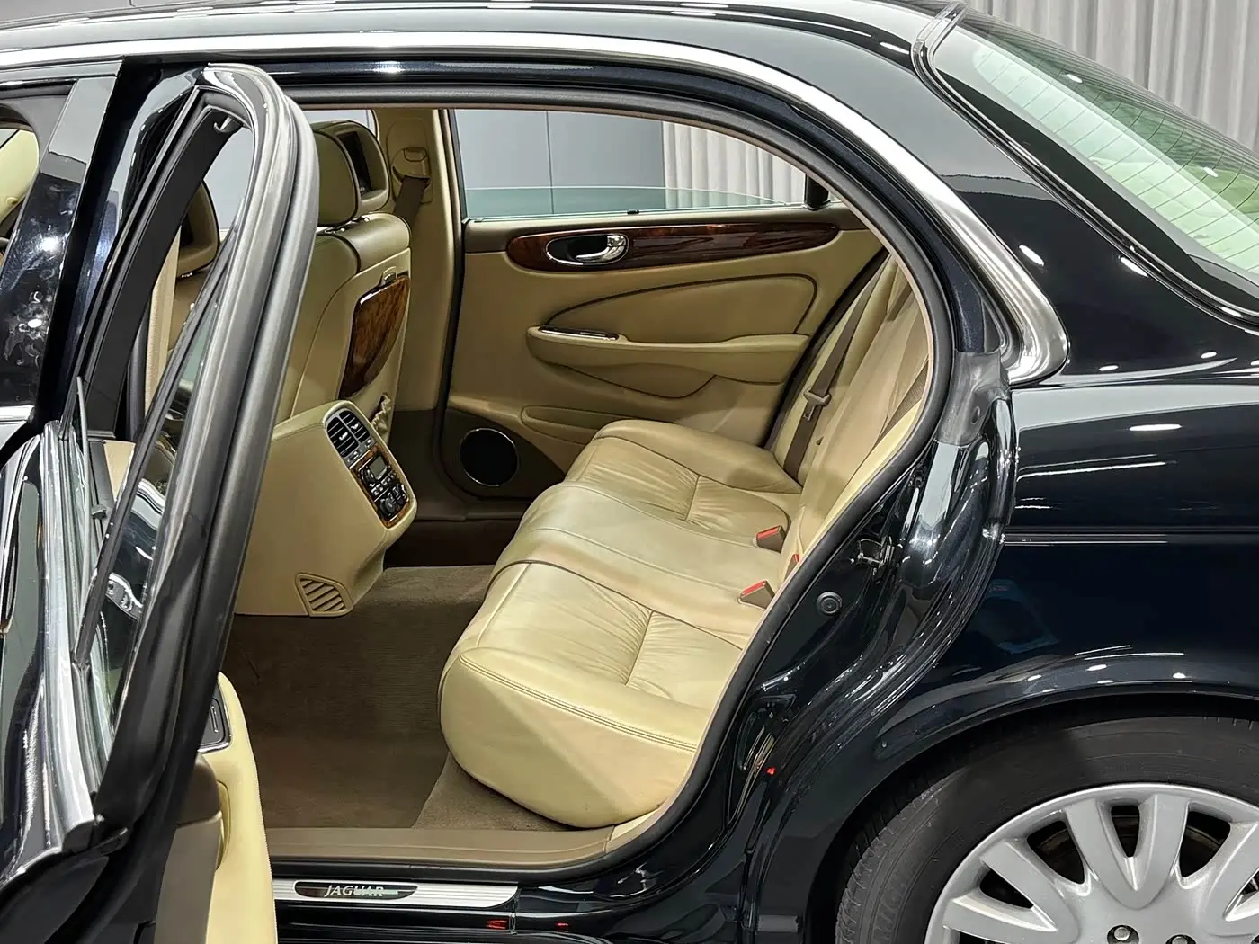 Jaguar XJ 2005 — Фото 17/20