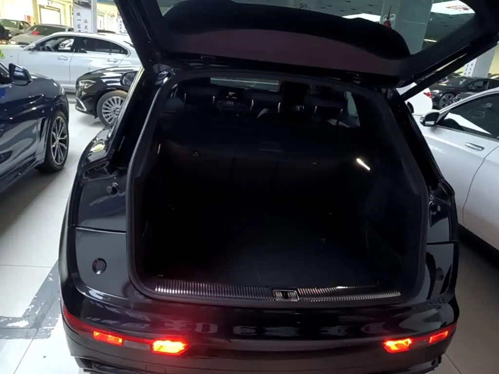 Audi Q5L 2024 — Photo 19/20