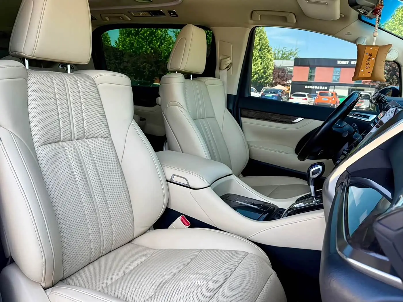 Toyota Alphard 2021 — Photo 17/17