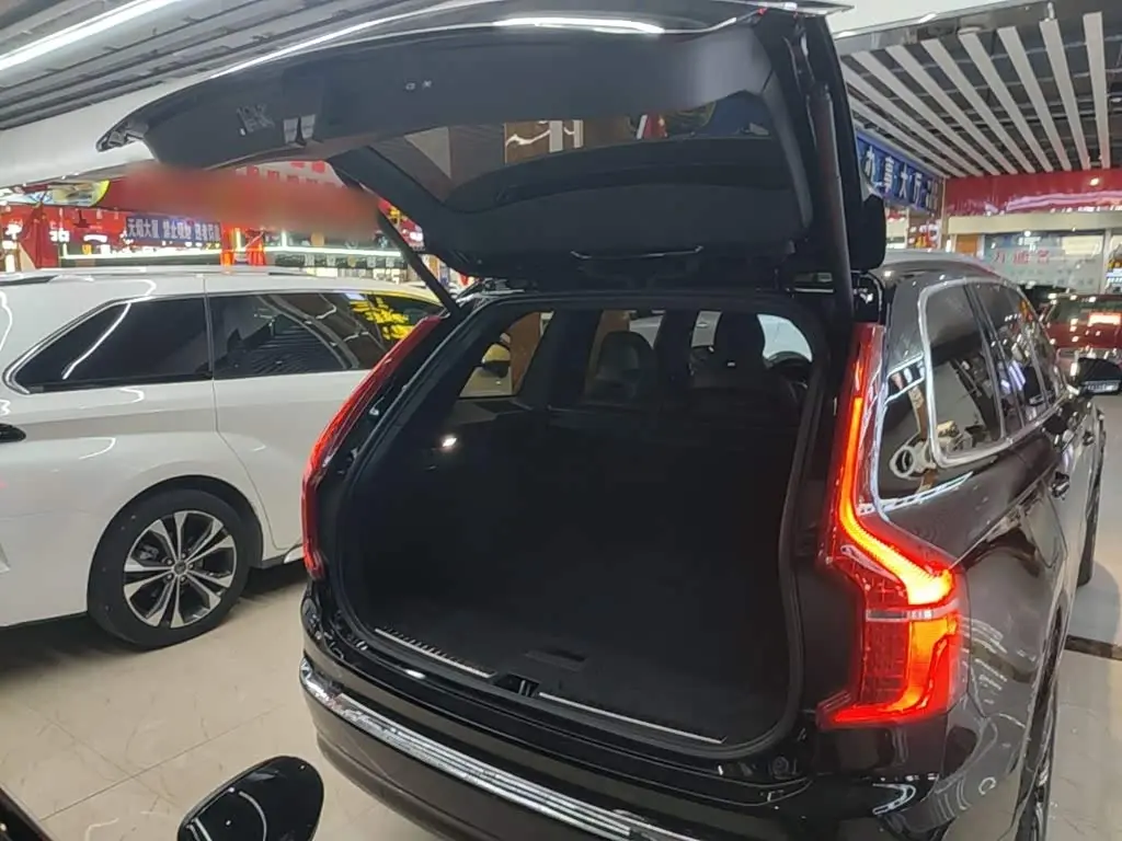 Volvo XC90 2023 — Фото 19/20