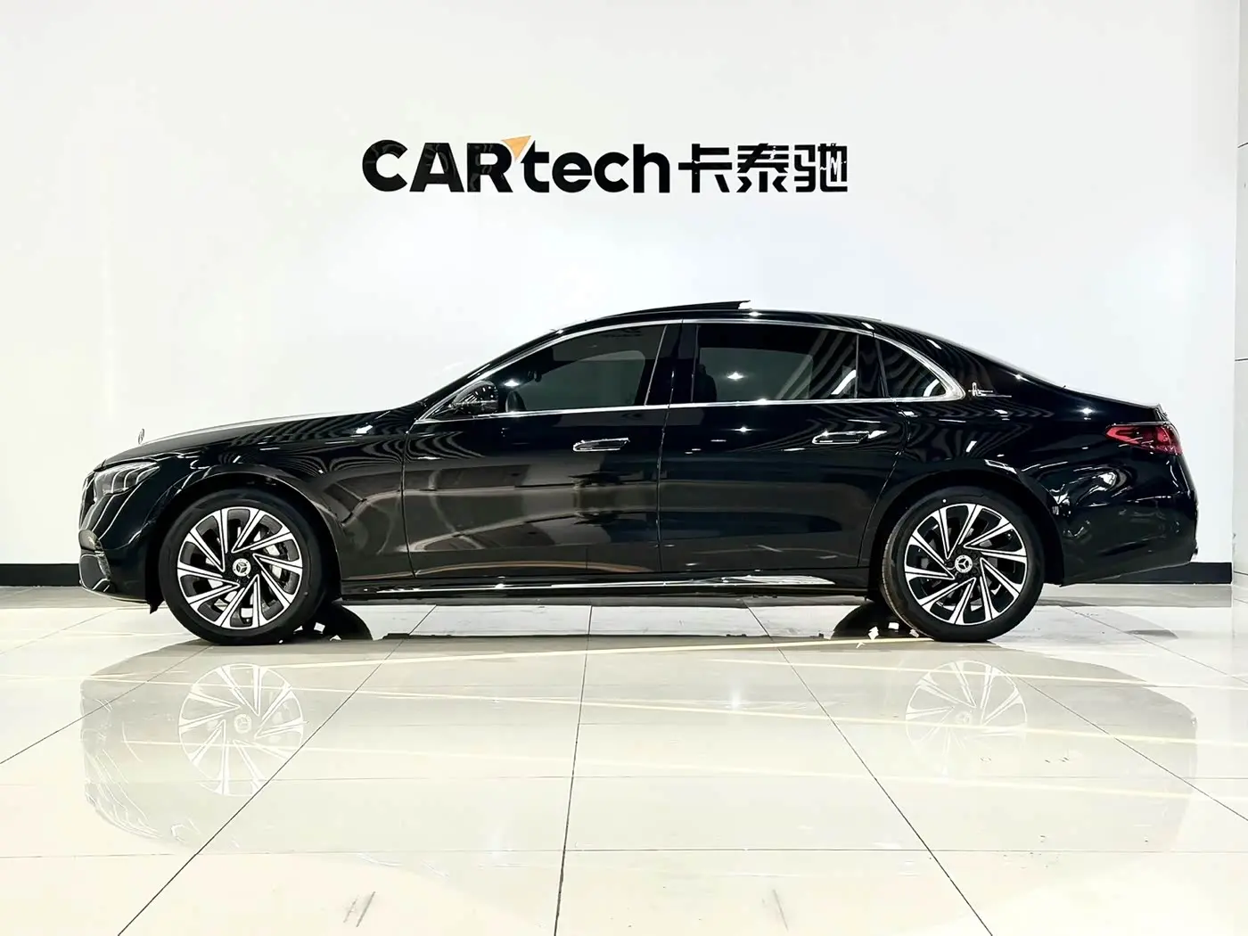 Mercedes-Benz E-Class 2025 — Фото 6/17