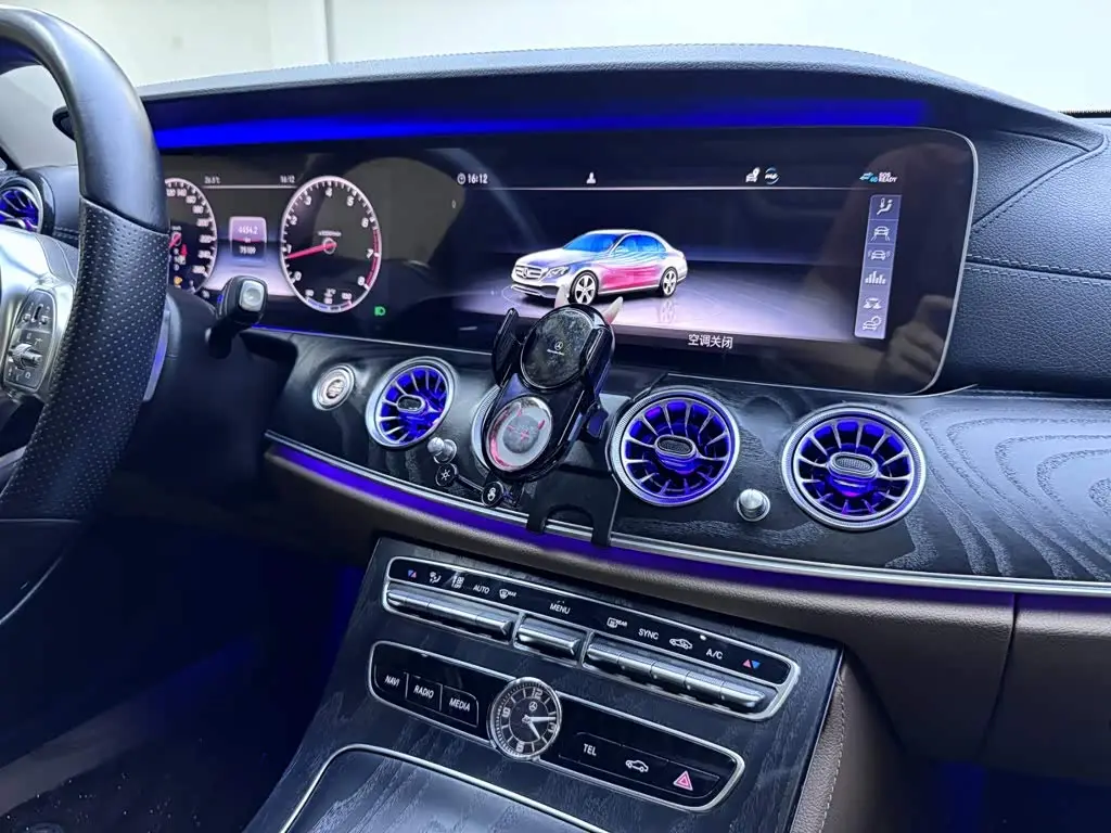 Mercedes-Benz E-Class 2019 — Photo 15/20