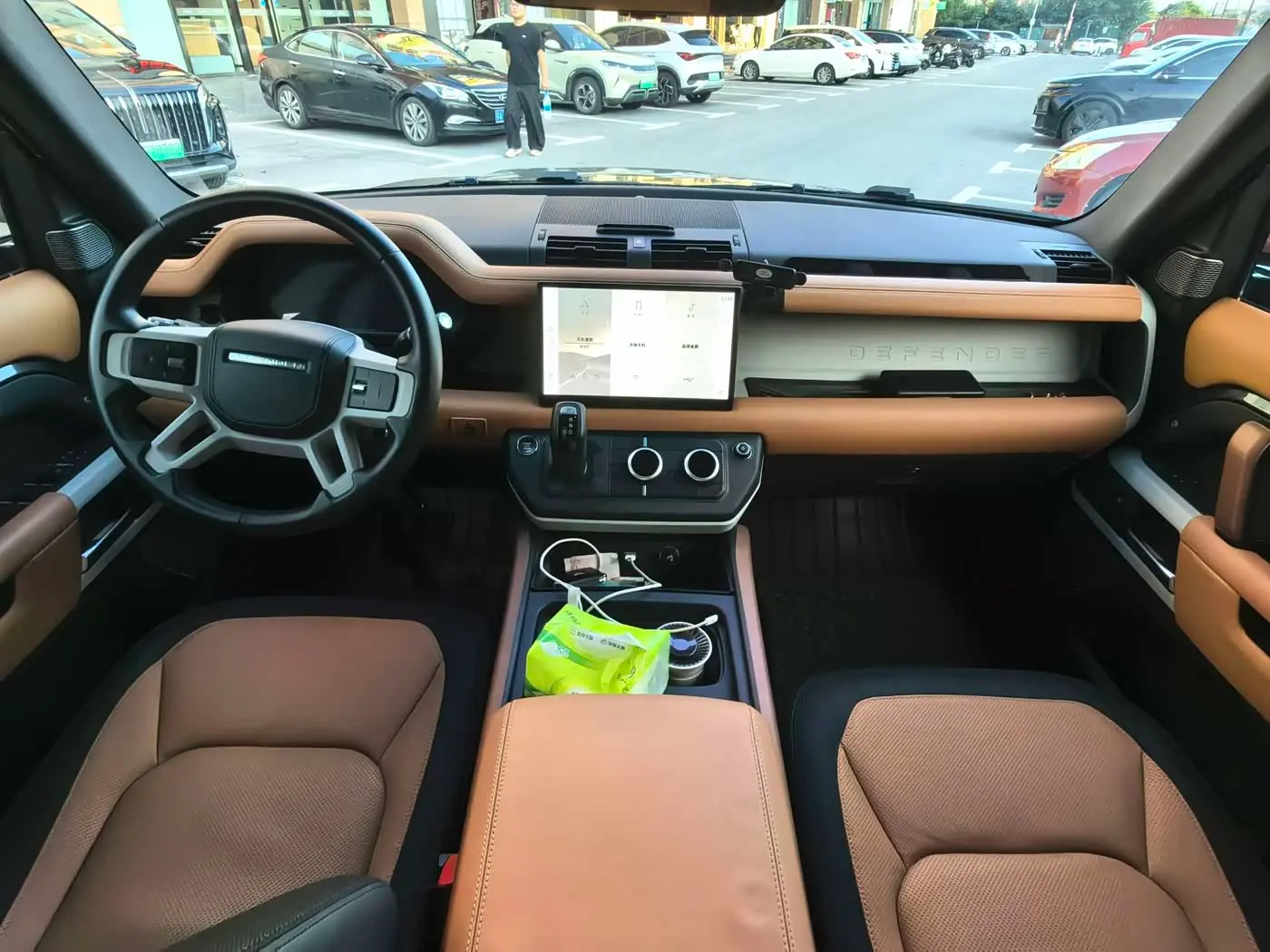 Land Rover Defender 2023 — Фото 9/13
