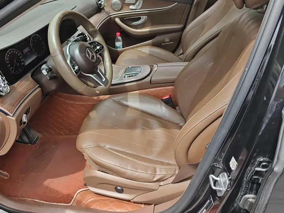 Mercedes-Benz E-Class 2019 — Photo 9/16
