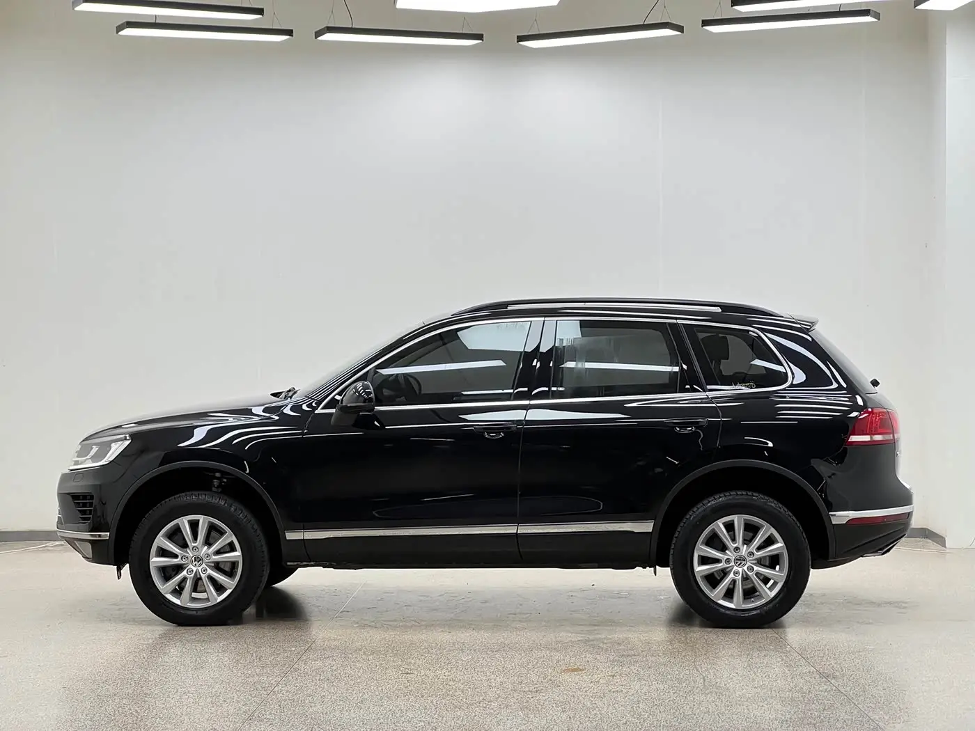 Volkswagen Touareg 2017 — Şəkil 6/20