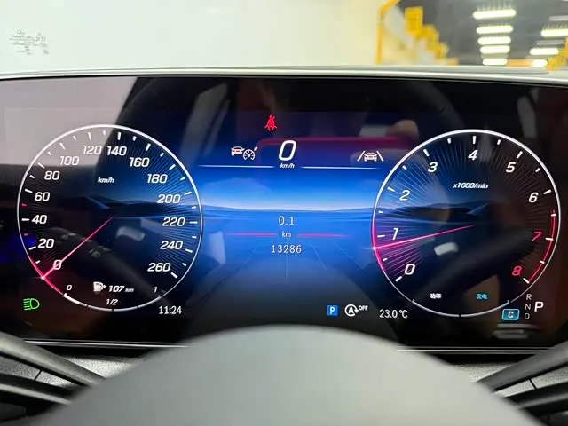 Mercedes-Benz GLC 2025 — Photo 6/12