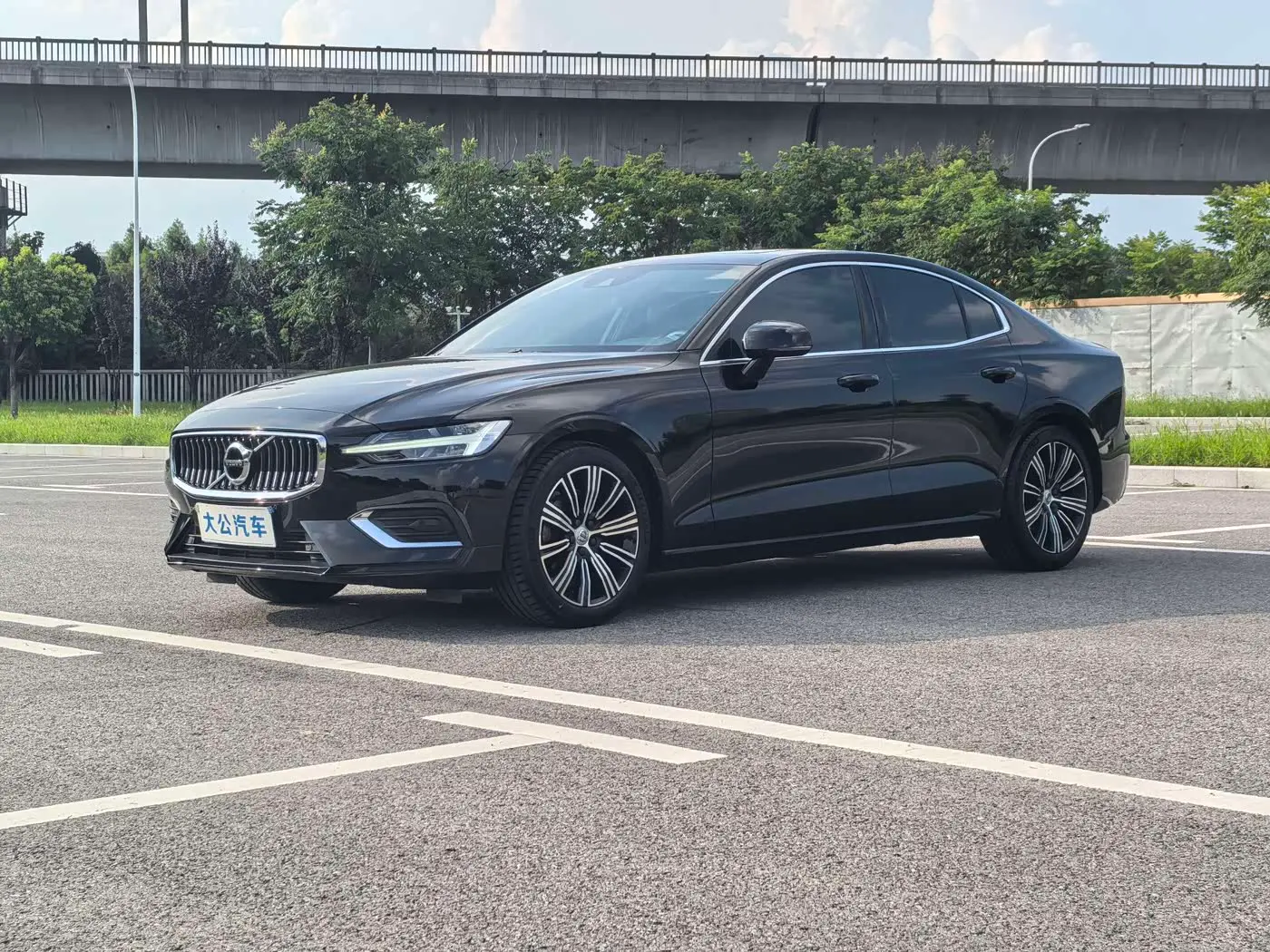 Volvo S60 2020 — Фото 1/16