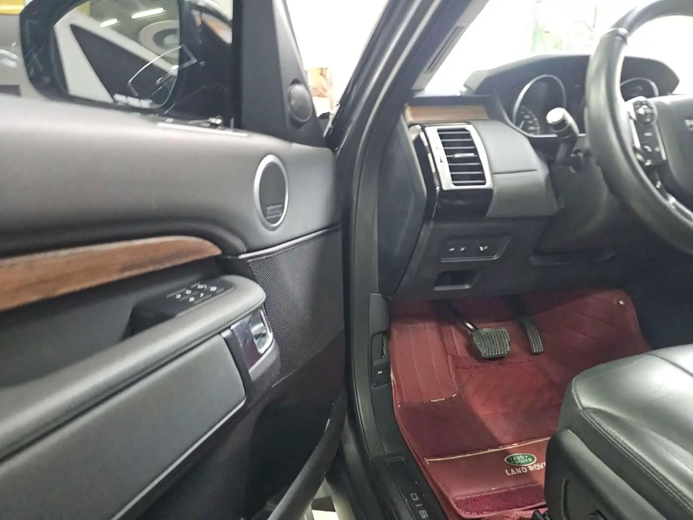 Land Rover Discovery 2017 — Şəkil 7/12