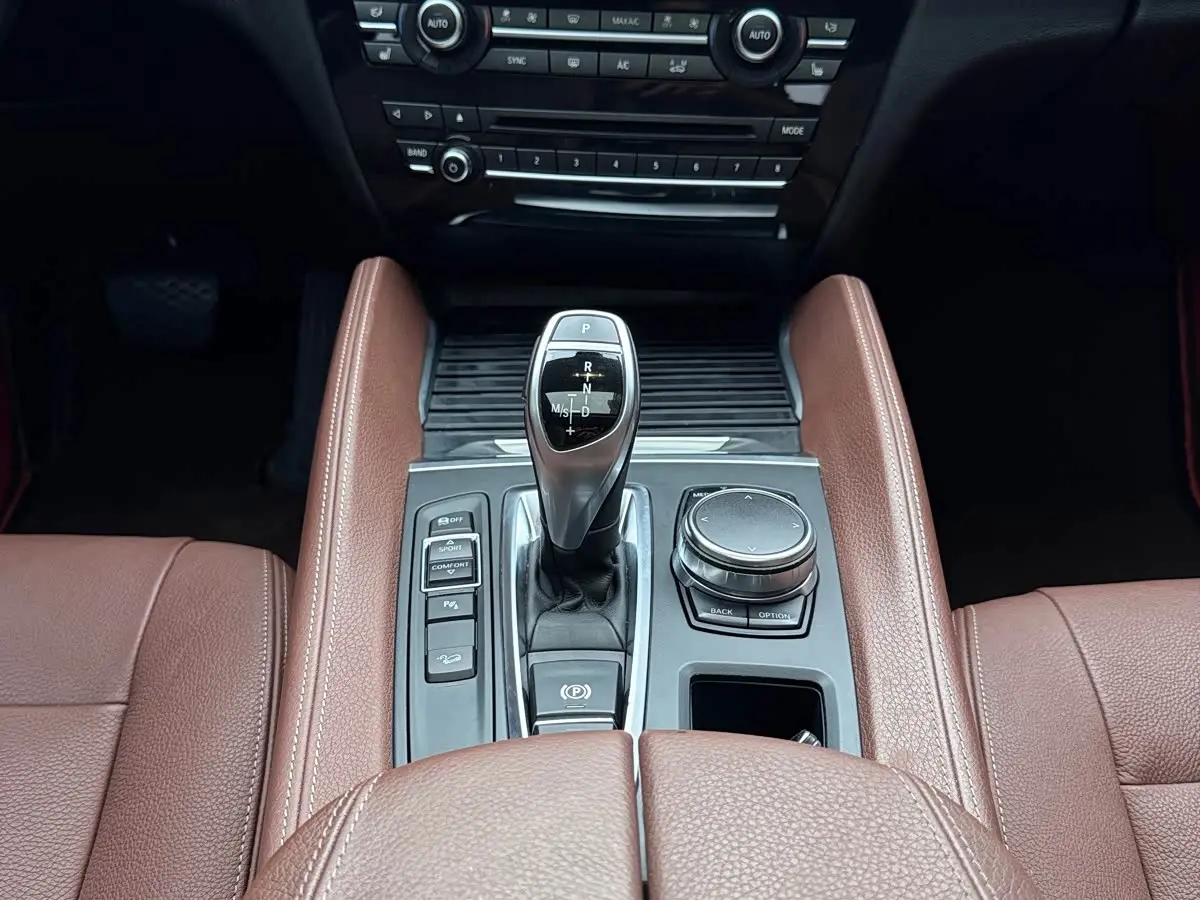 BMW X6 2017 — Photo 11/15