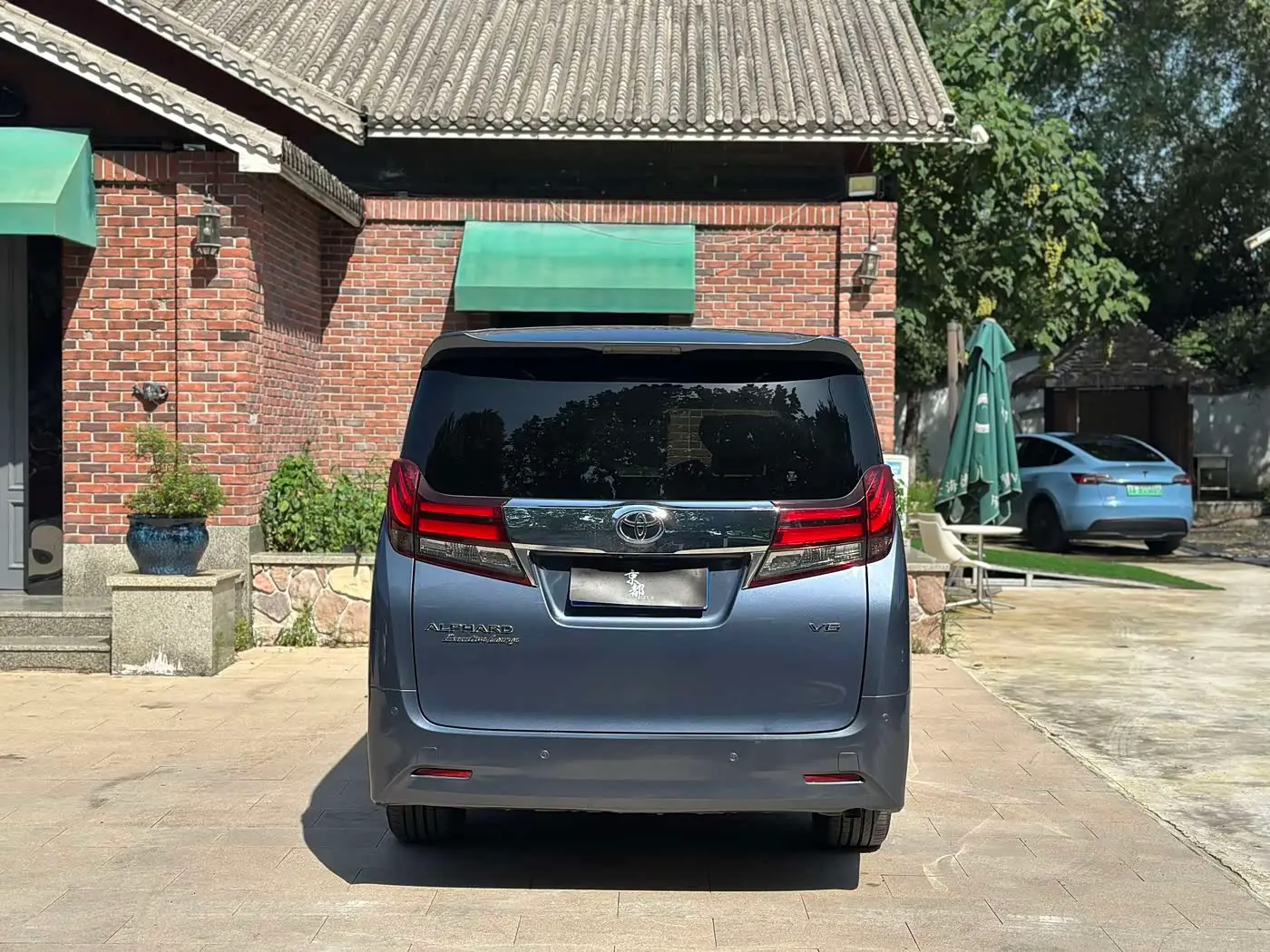 Toyota Alphard 2017 — Photo 5/20