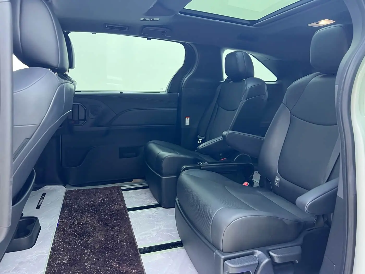 Toyota Granvia 2024 — Photo 19/20