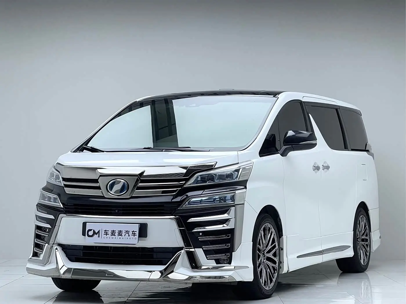 Toyota Vellfire 2020 — Photo 1/9