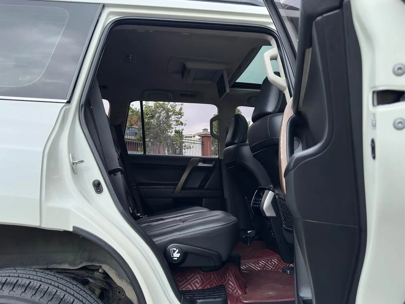 Toyota Prado 2018 — Photo 14/18
