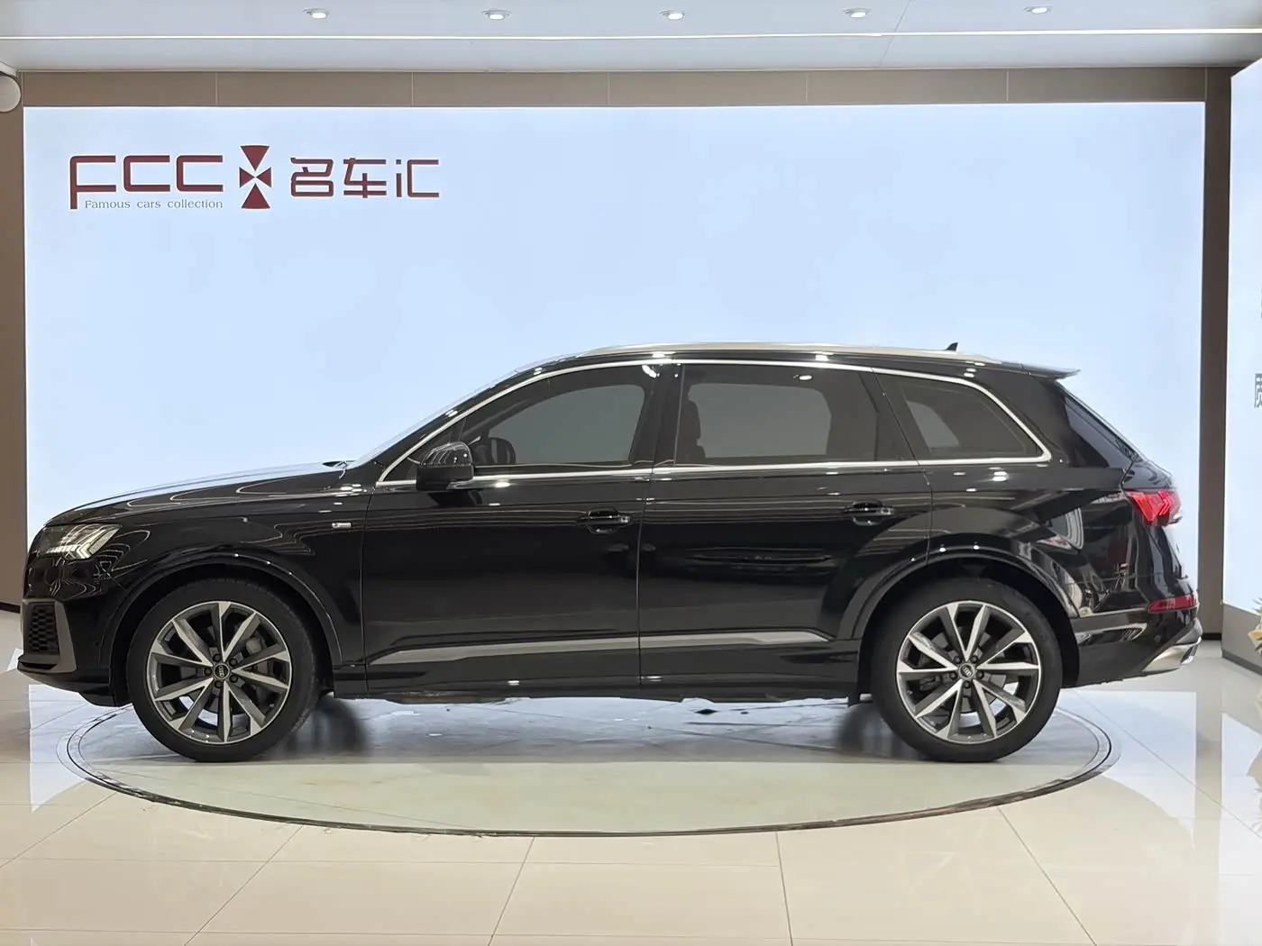 Audi Q7 2023 — Фото 3/20