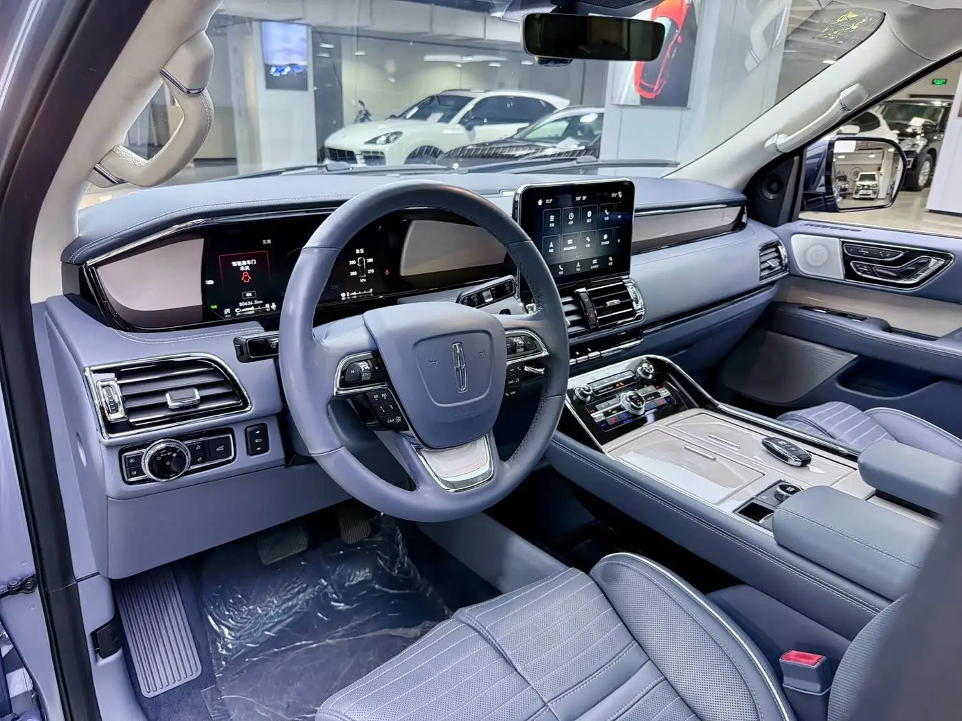 Lincoln Navigator 2019 — Photo 10/20