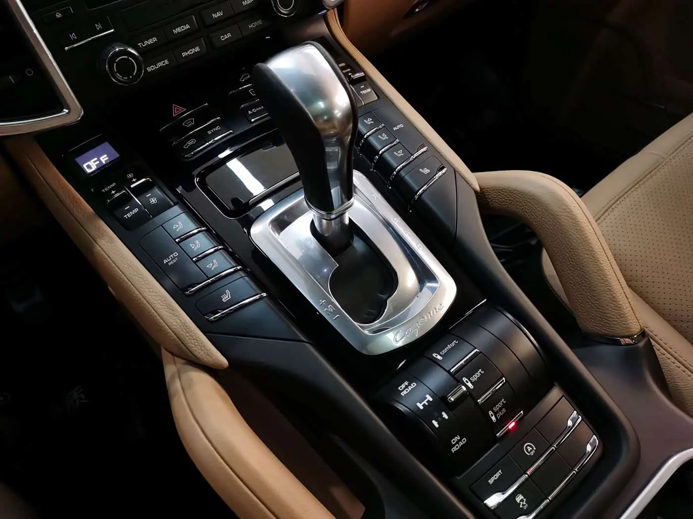 Porsche Cayenne 2018 — Photo 9/17