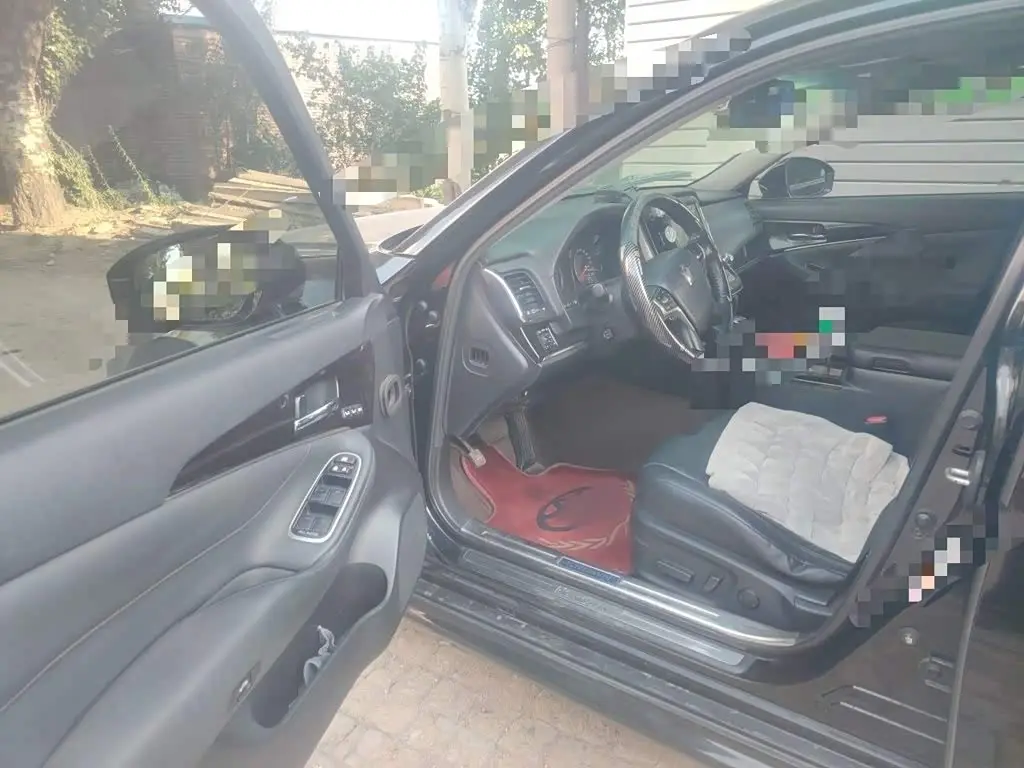 Toyota Crown 2015 — Photo 14/20