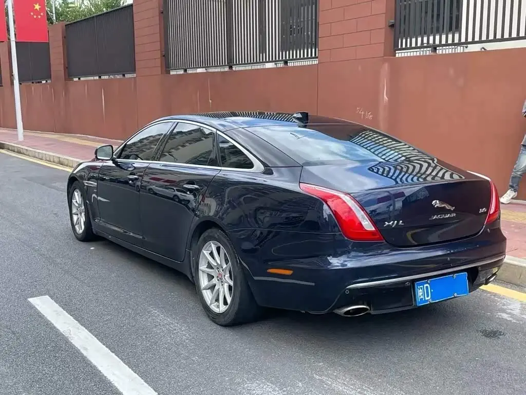 Jaguar XJ 2017 — Фото 7/9
