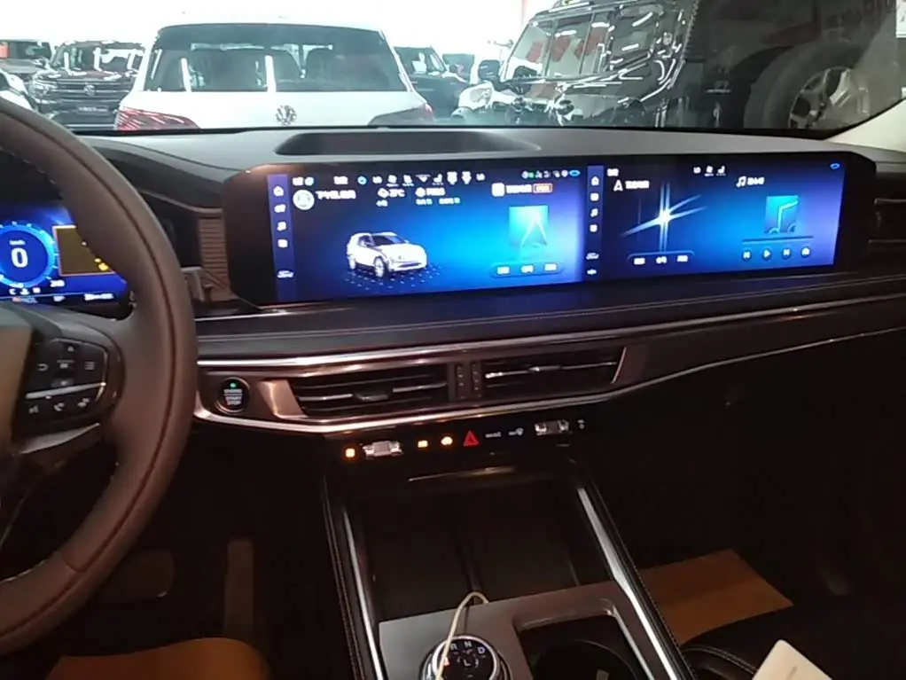 Ford Explorer 2022 — Photo 13/20