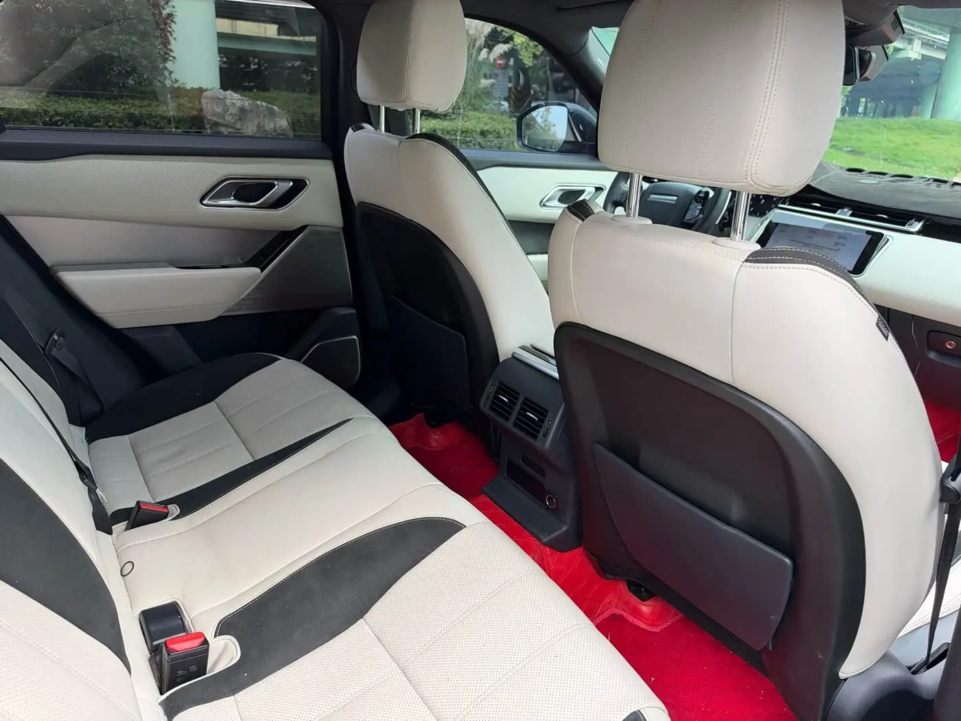 Land Rover Range Rover Velar 2018 — Photo 8/13