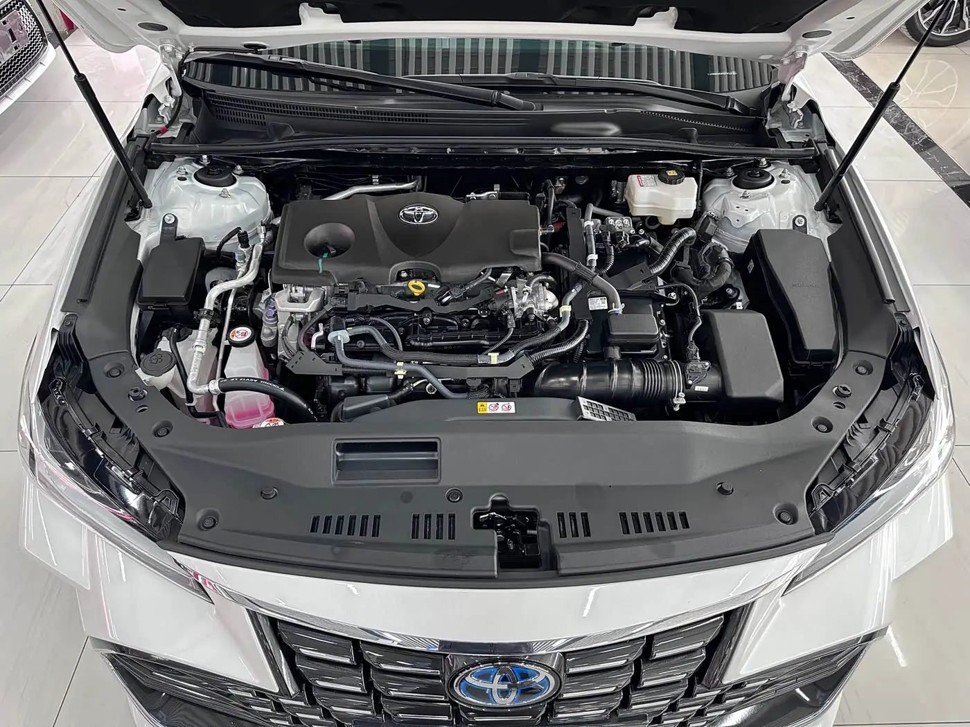 Toyota Avalon 2023 — Photo 9/16