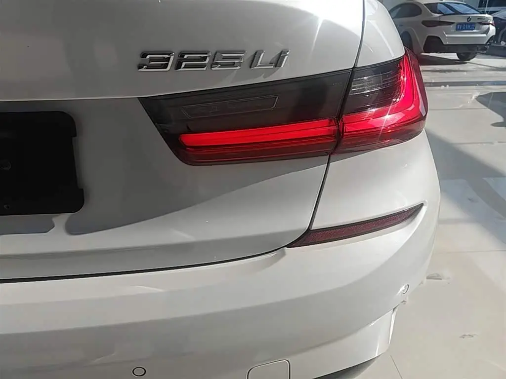 BMW 3 Series 2021 — Photo 8/20