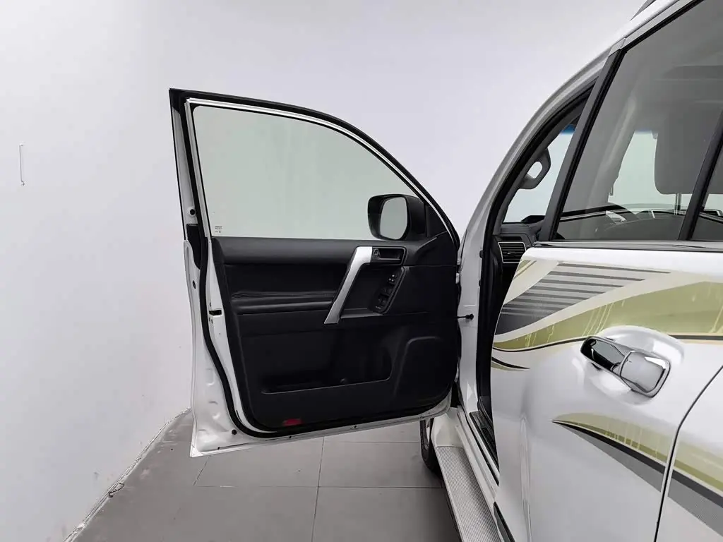 Toyota Prado 2017 — Photo 8/20