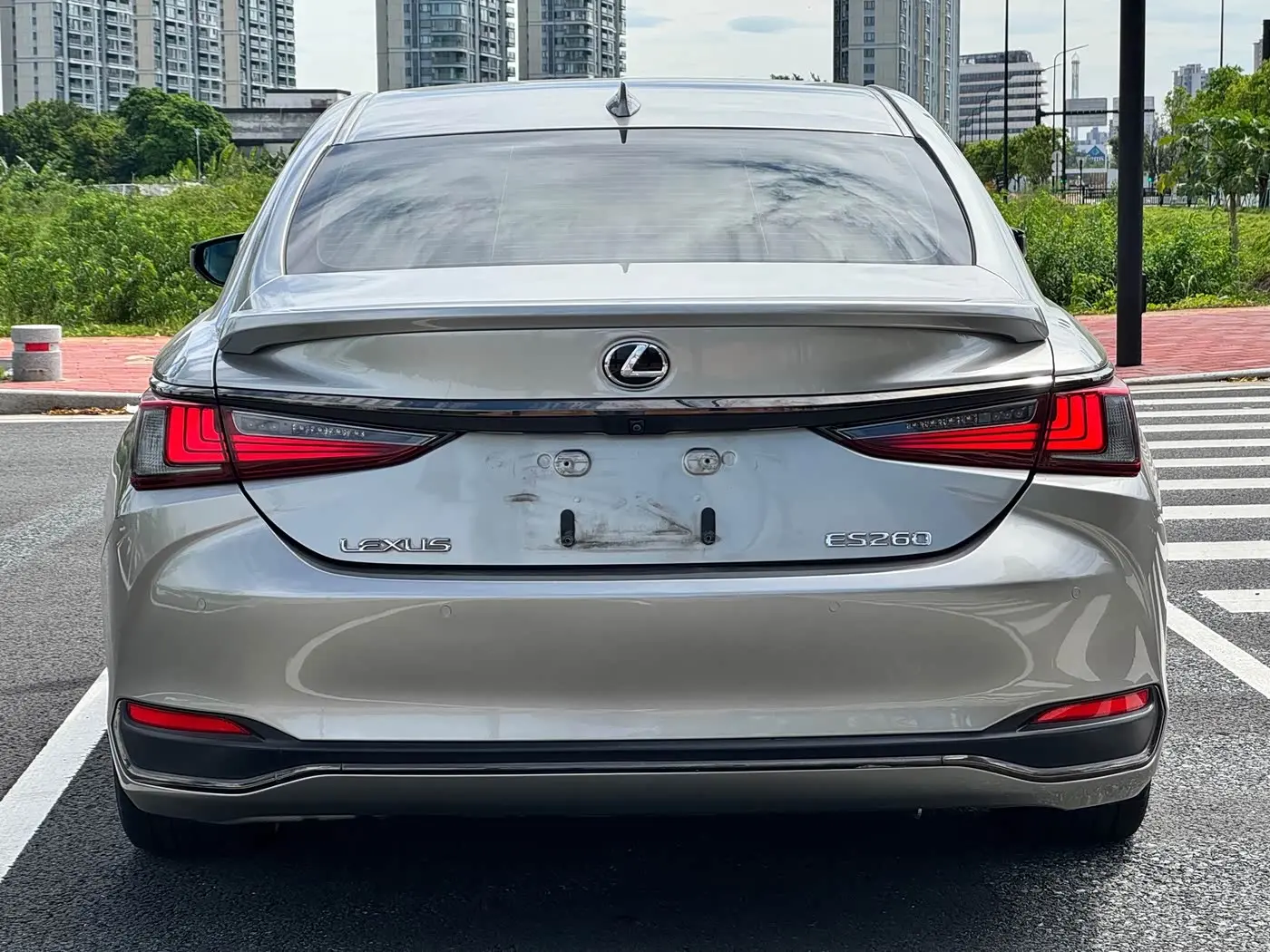 Lexus ES 2018 — Photo 12/12