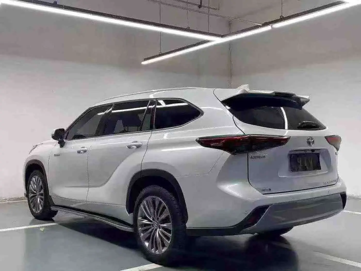 Toyota Highlander 2023 — Photo 7/9