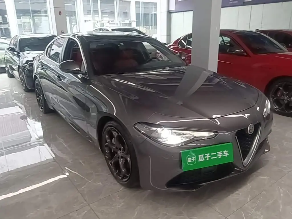 Alfa Romeo Giulia 2021 — Фото 3/19