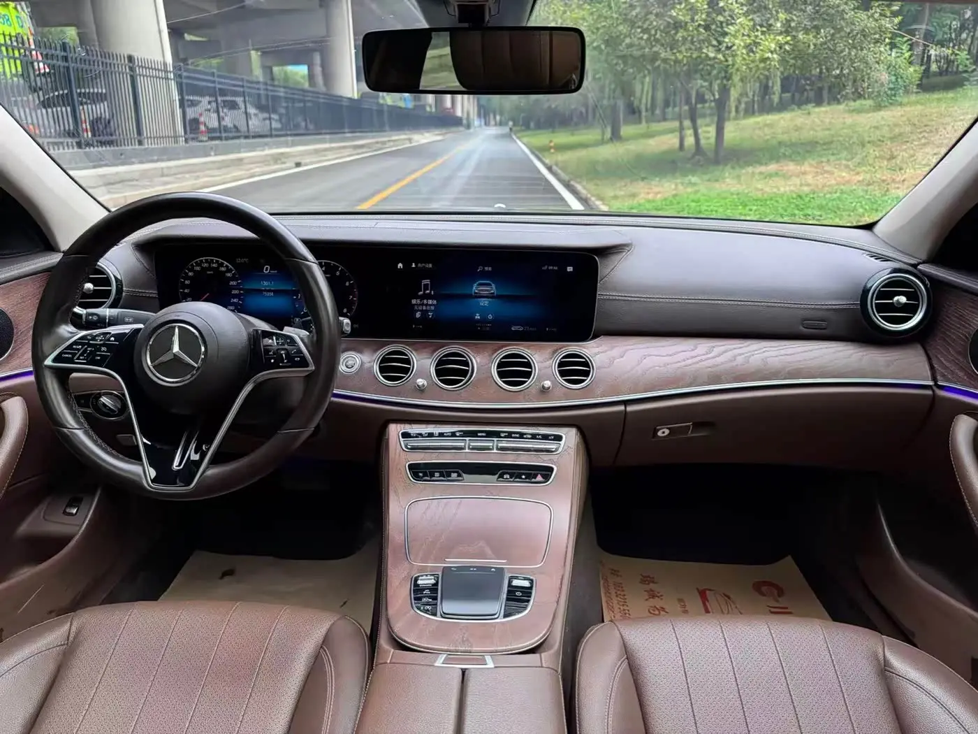 Mercedes-Benz E-Class 2023 — Photo 7/11