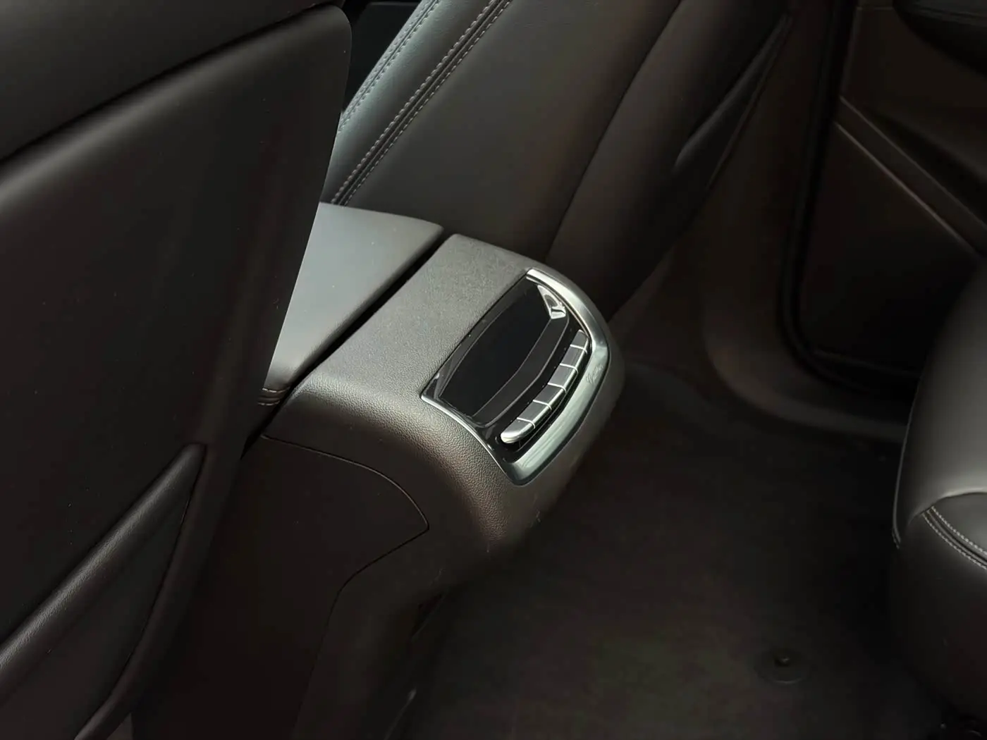 Cadillac XT6 2023 — Фото 17/20