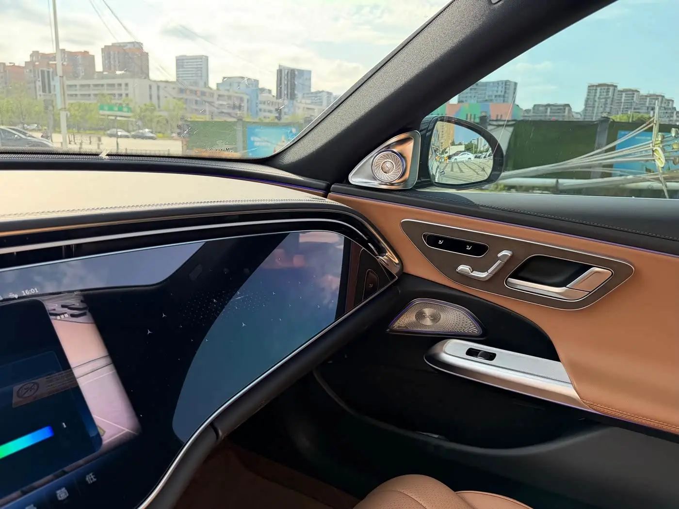 Mercedes-Benz E-Class 2025 — Photo 14/17