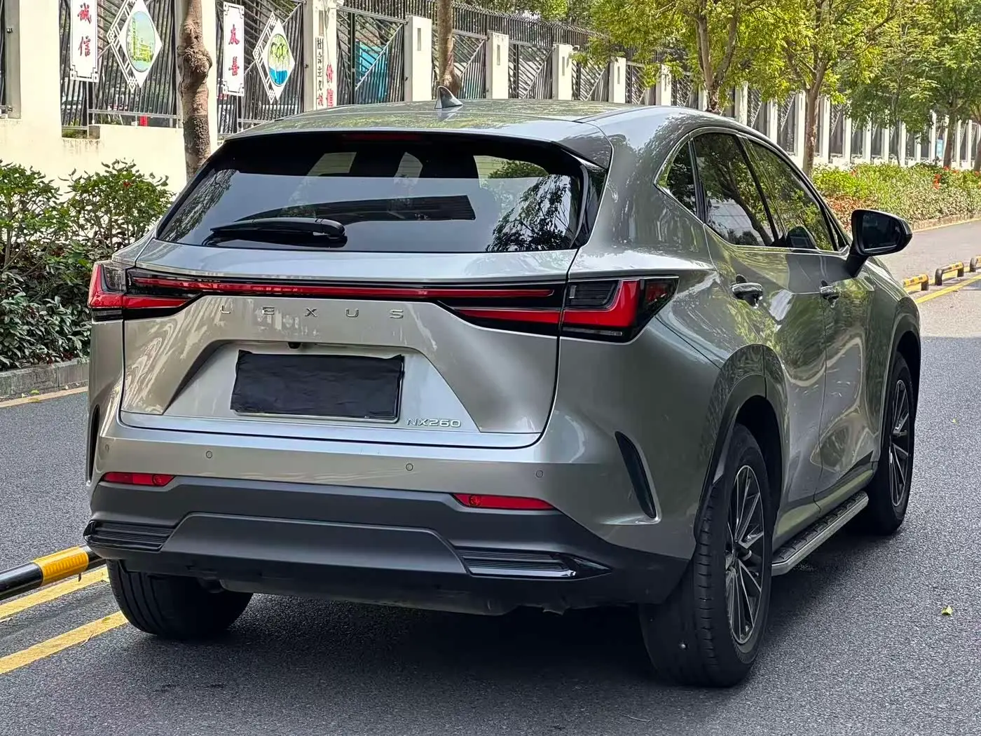 Lexus NX 2023 — Photo 7/13
