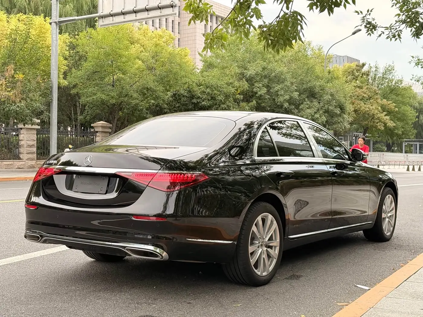 Mercedes-Benz S-Class 2024 — Photo 4/16