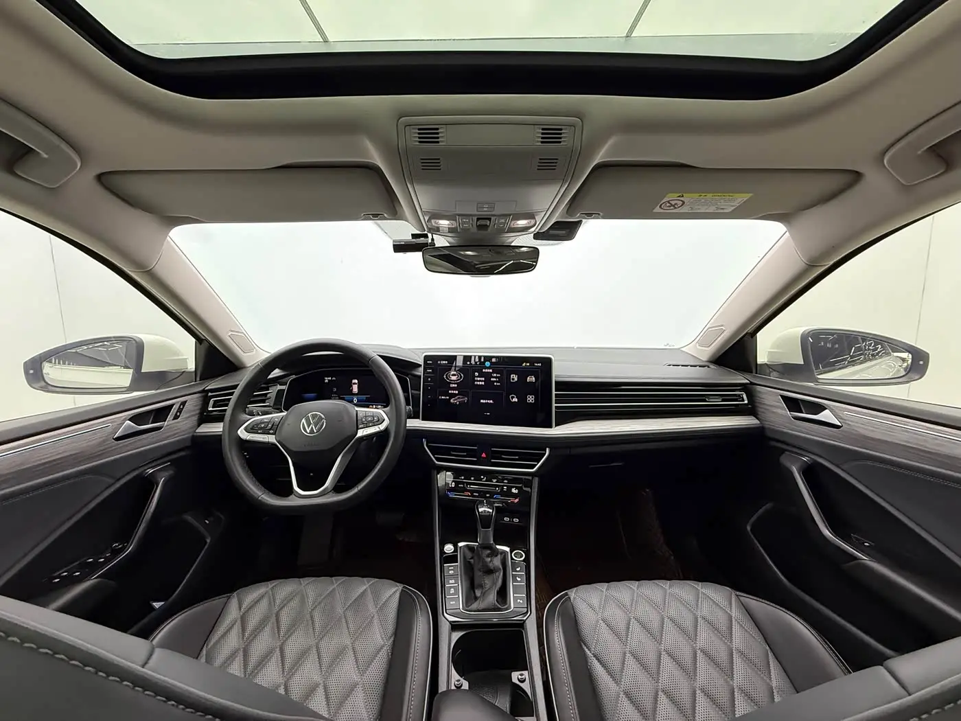 Volkswagen Sagitar 2022 — Photo 14/20