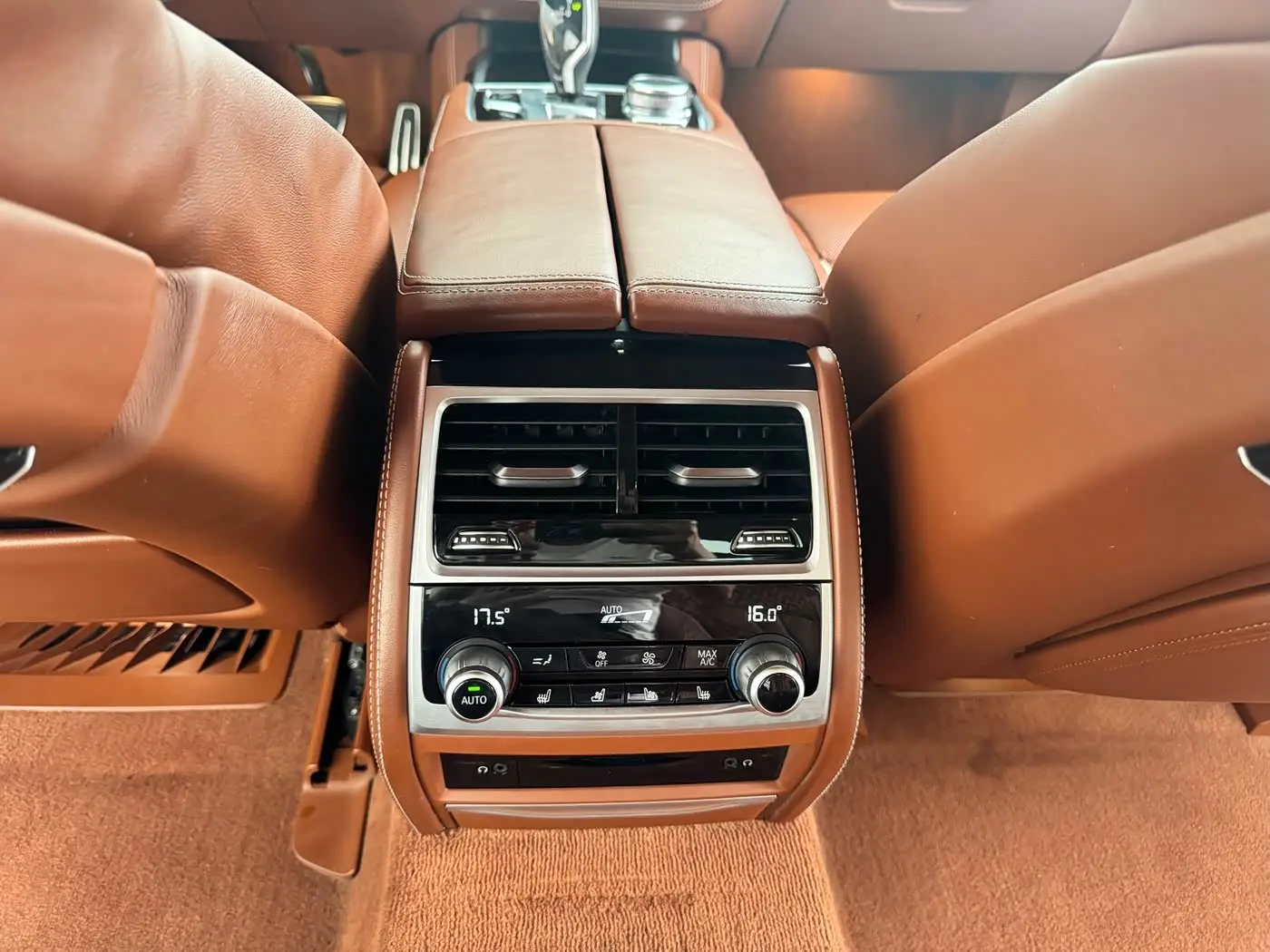 BMW 7 Series 2018 — Фото 10/17