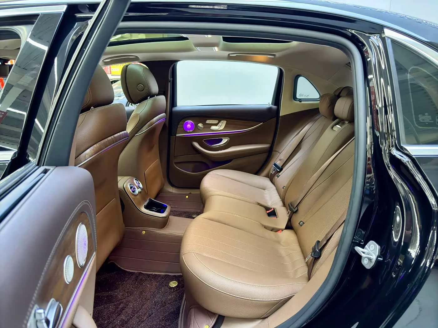 Mercedes-Benz E-Class 2024 — Фото 13/16
