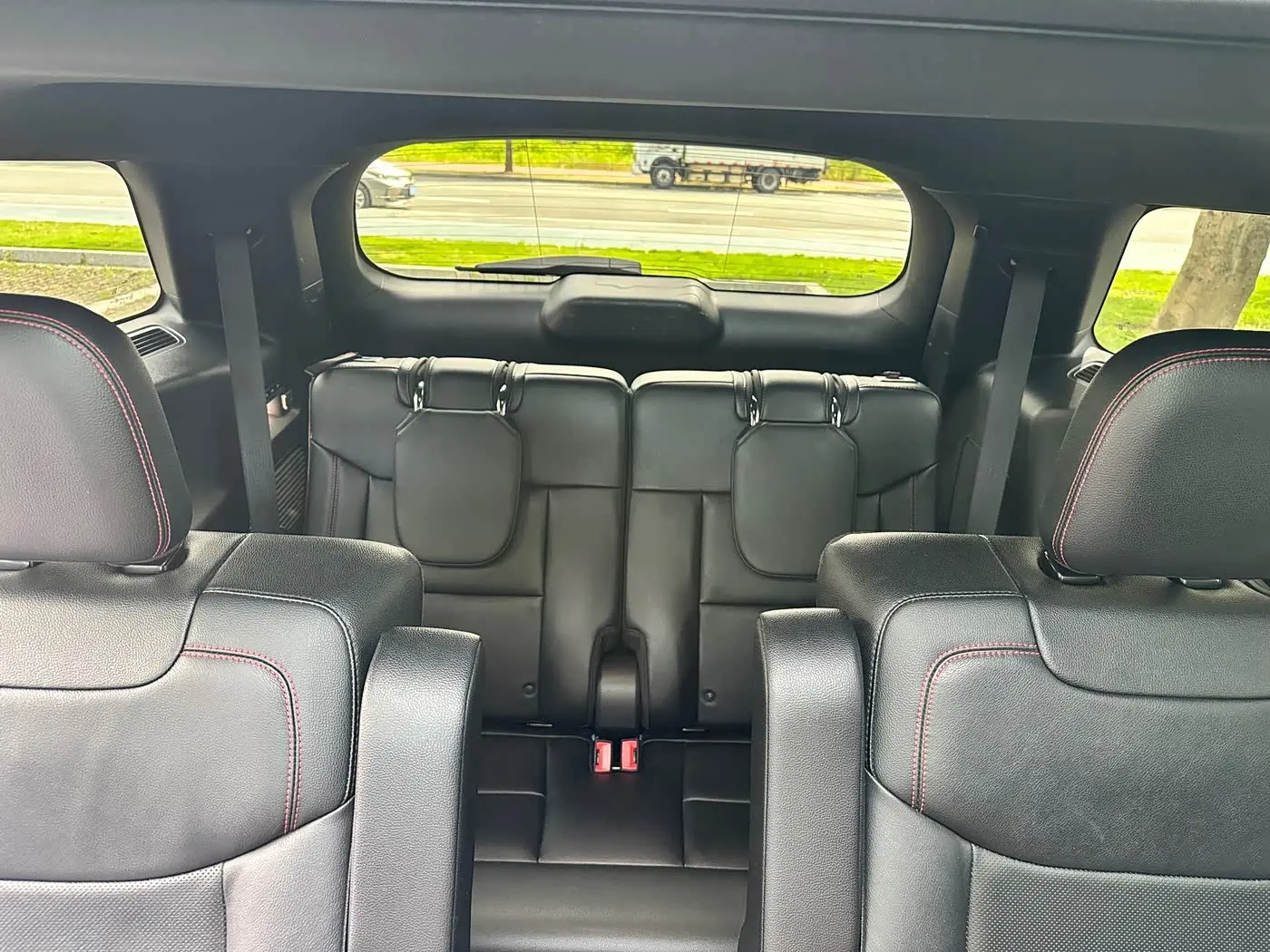 Ford Explorer 2021 — Photo 13/20