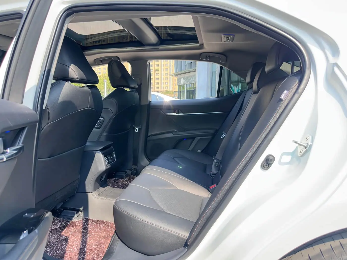Toyota Camry 2022 — Photo 8/18